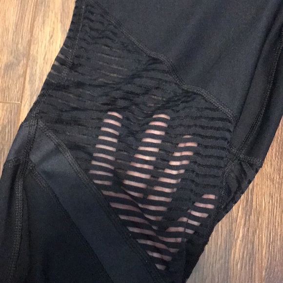 Black leggings capris with see-through details - Picture 2 of 4